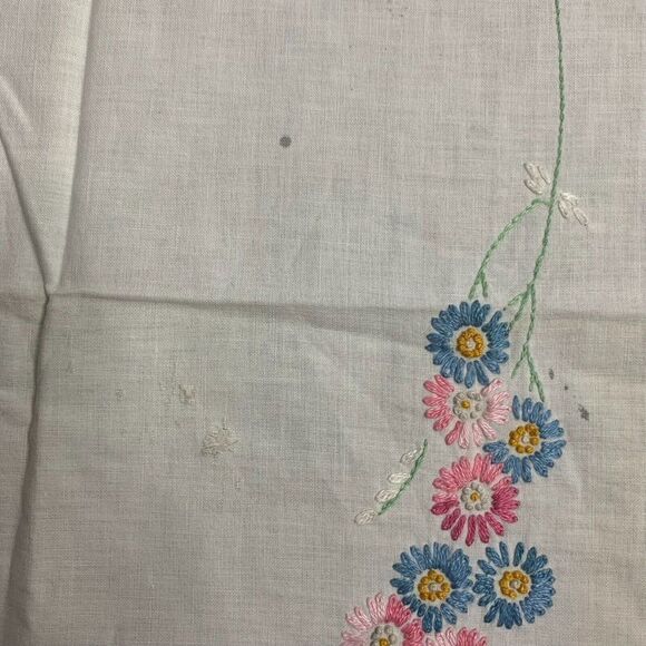 Vintage Hand Embroidered Mantle Scarf Table Runner 45 x 35 White Floral Crochet - Picture 5 of 5